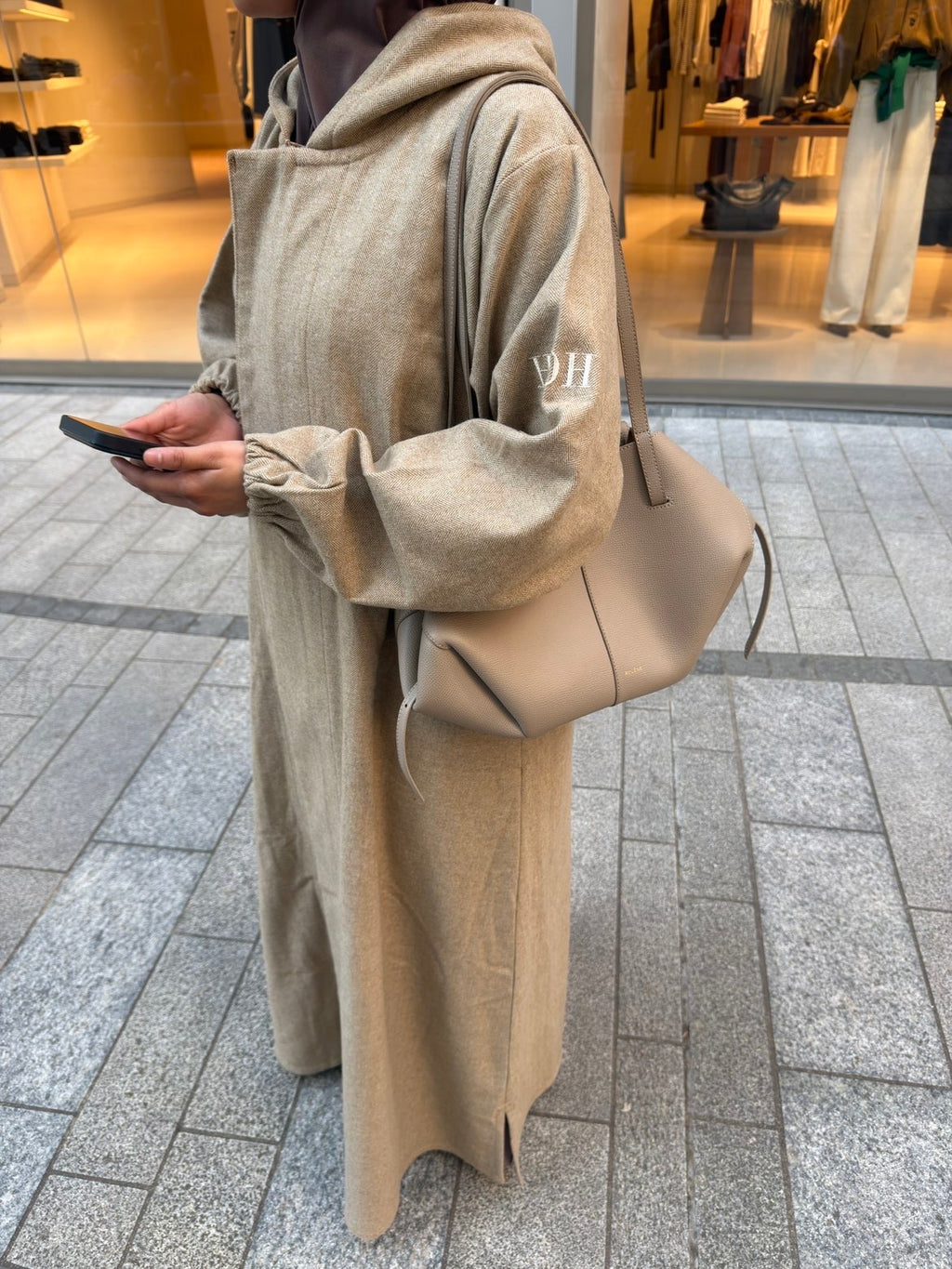 Hooded abaya beige