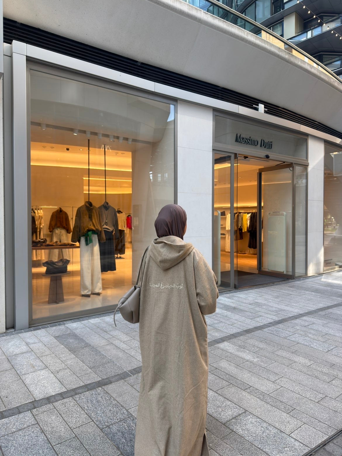 Hooded abaya beige
