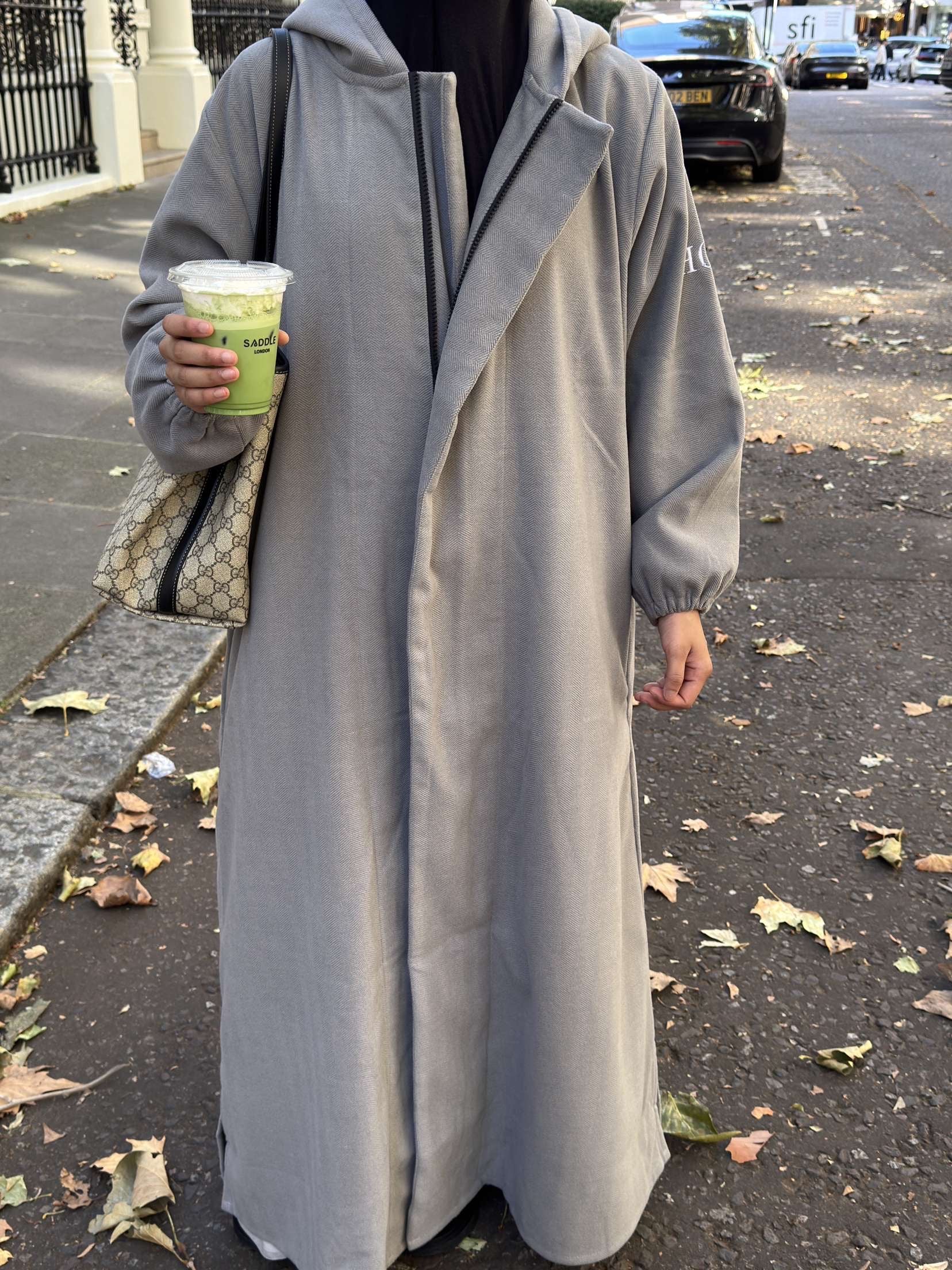 Hooded abaya light grey