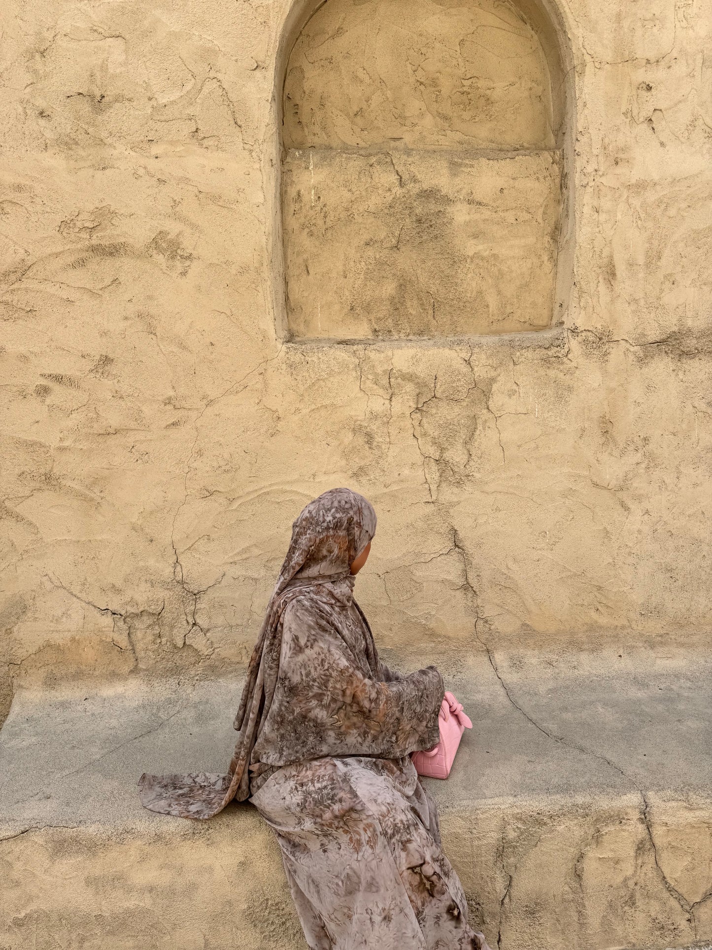 Water colour abaya in taupe