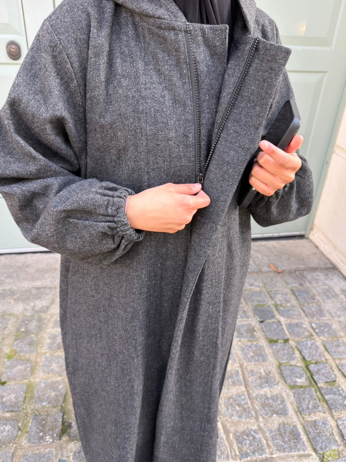 Hooded abaya dark grey