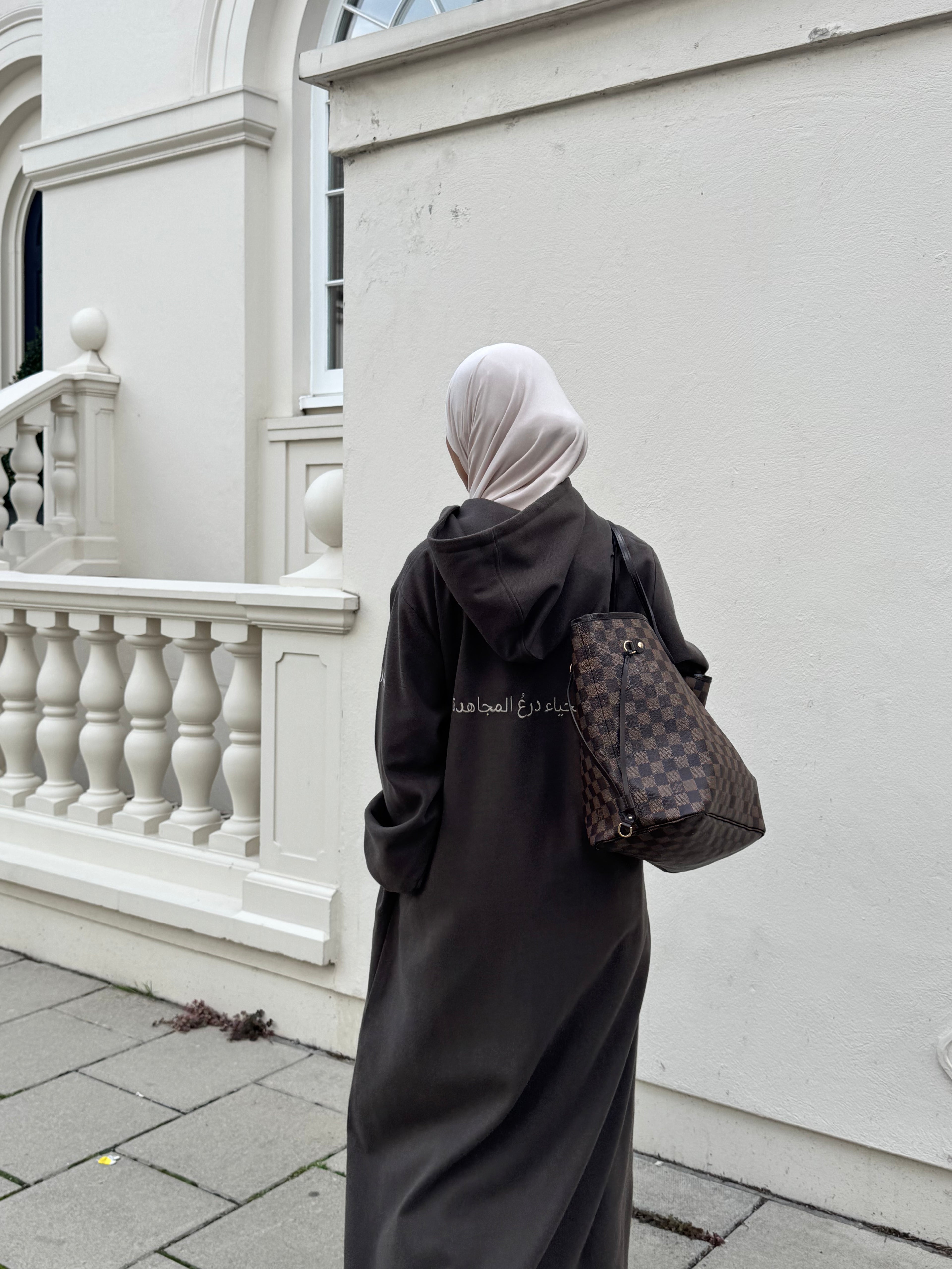 Hooded abaya in brown