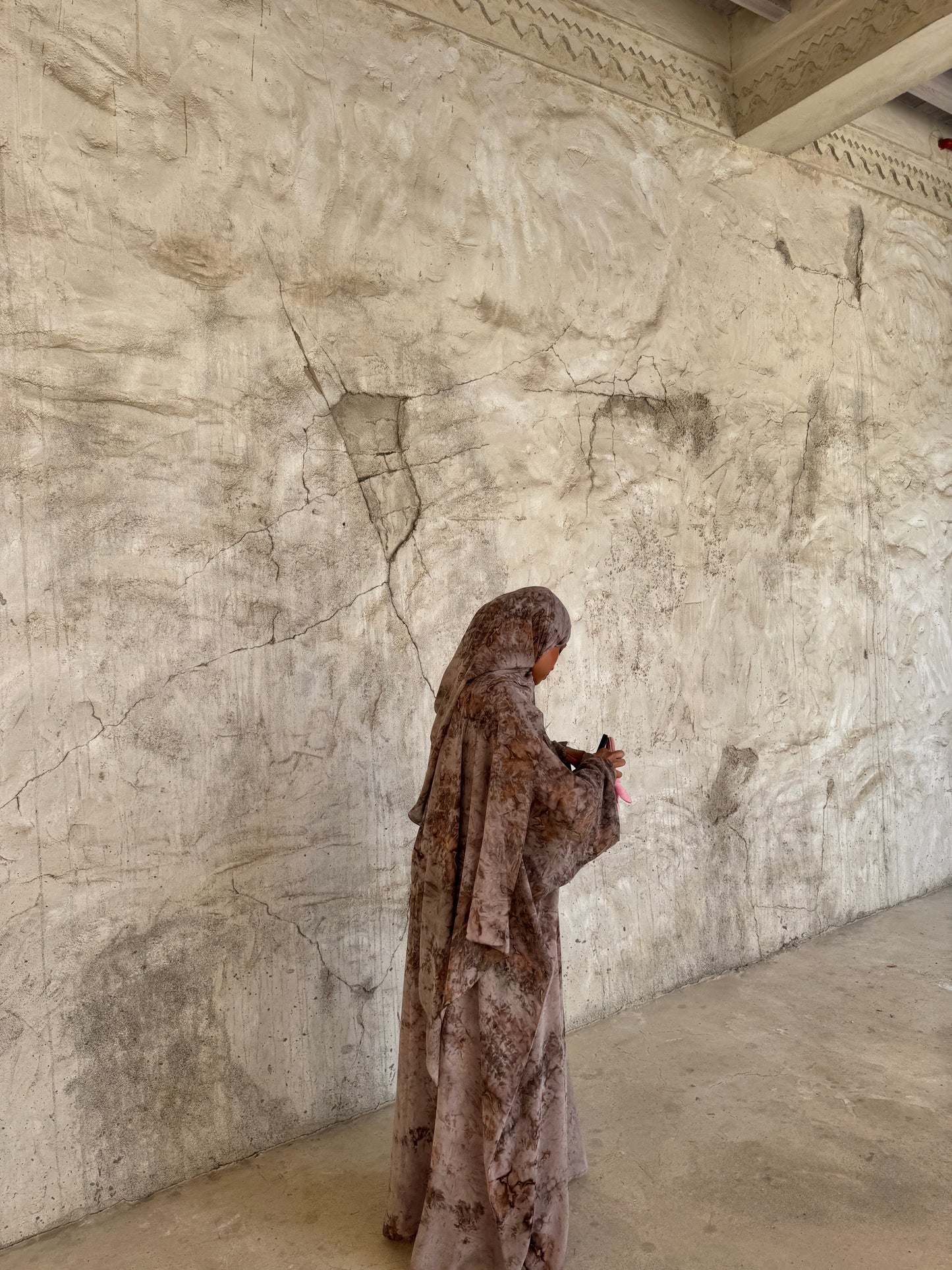 Water colour abaya in taupe