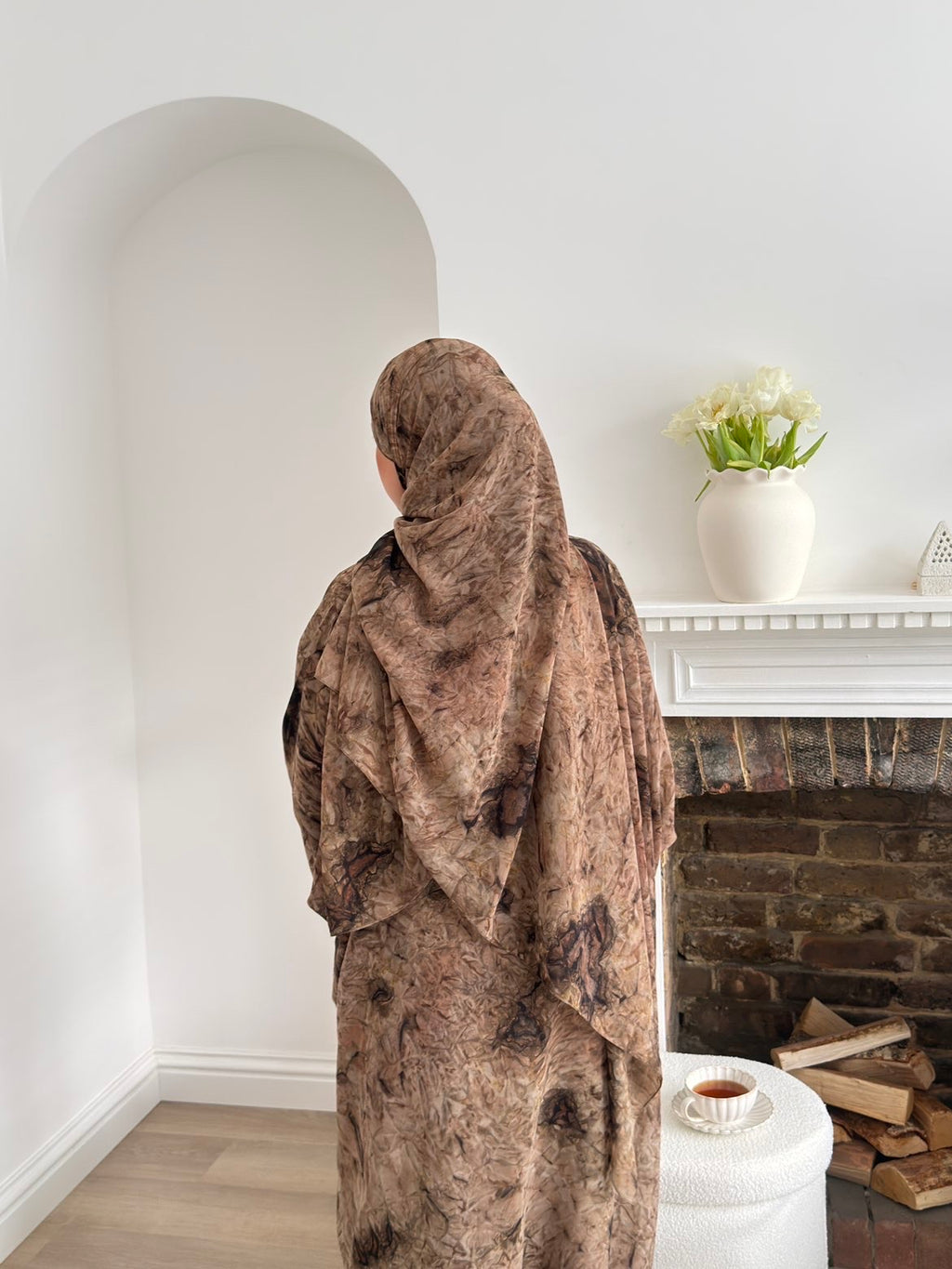Printed abaya in brown