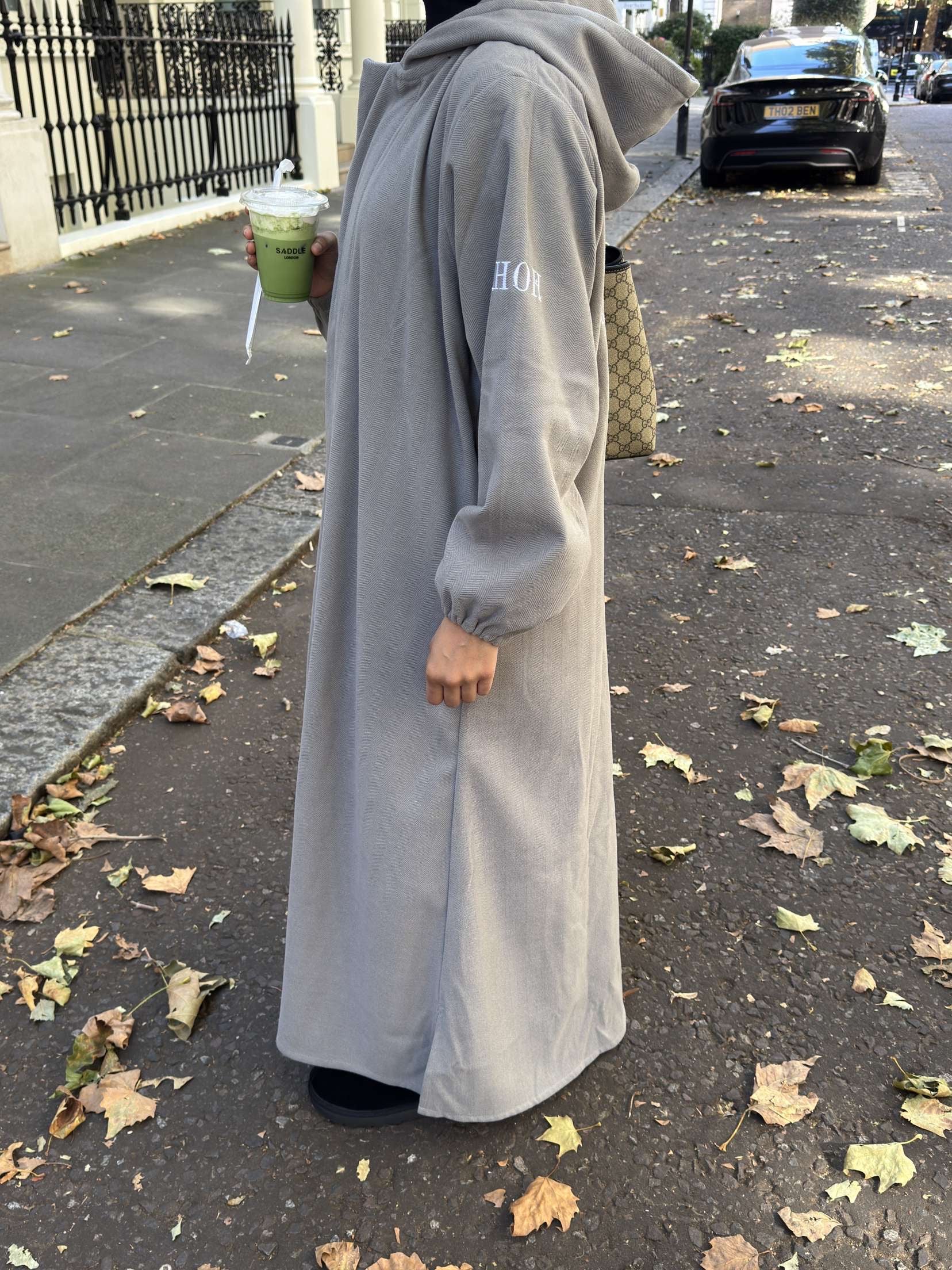 Hooded abaya light grey