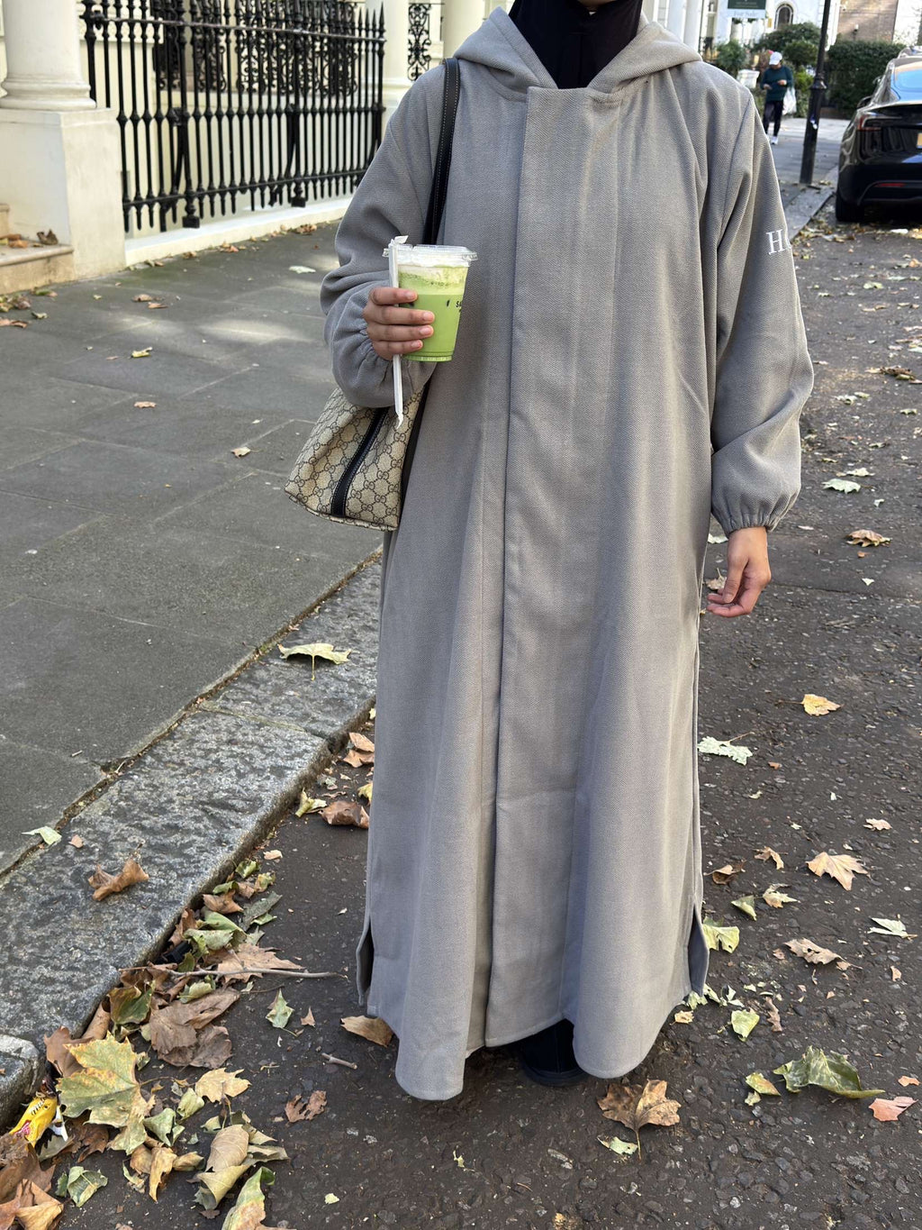 Hooded abaya light grey