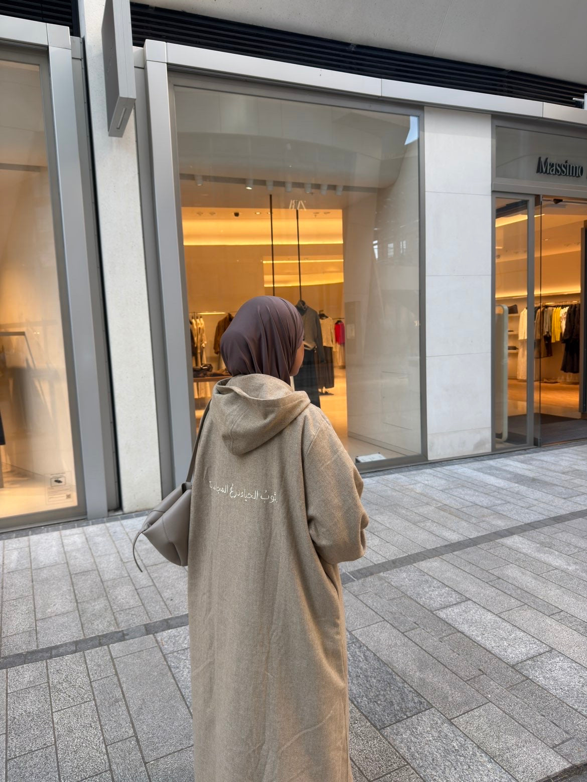 Hooded abaya beige