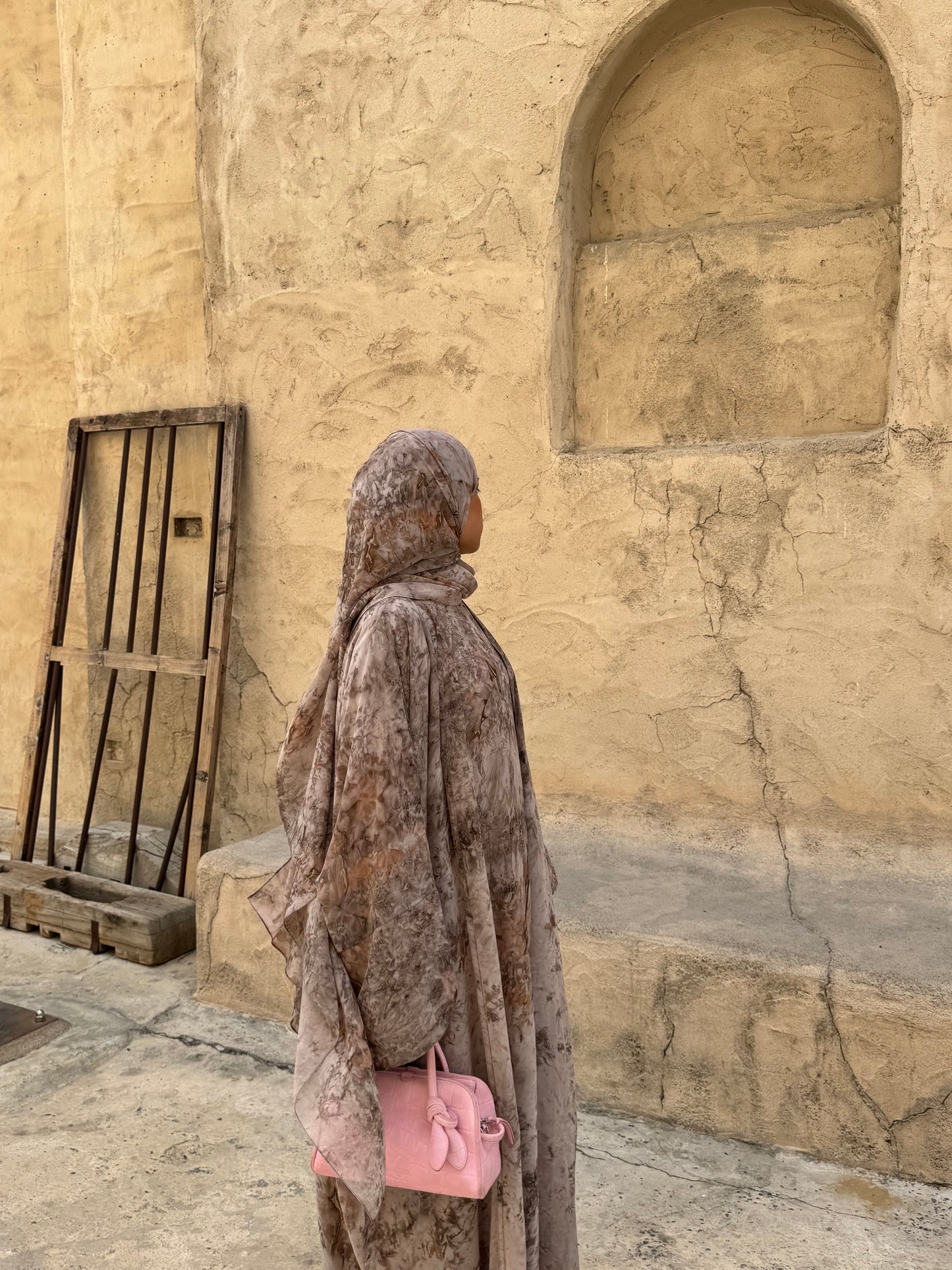 Water colour abaya in taupe