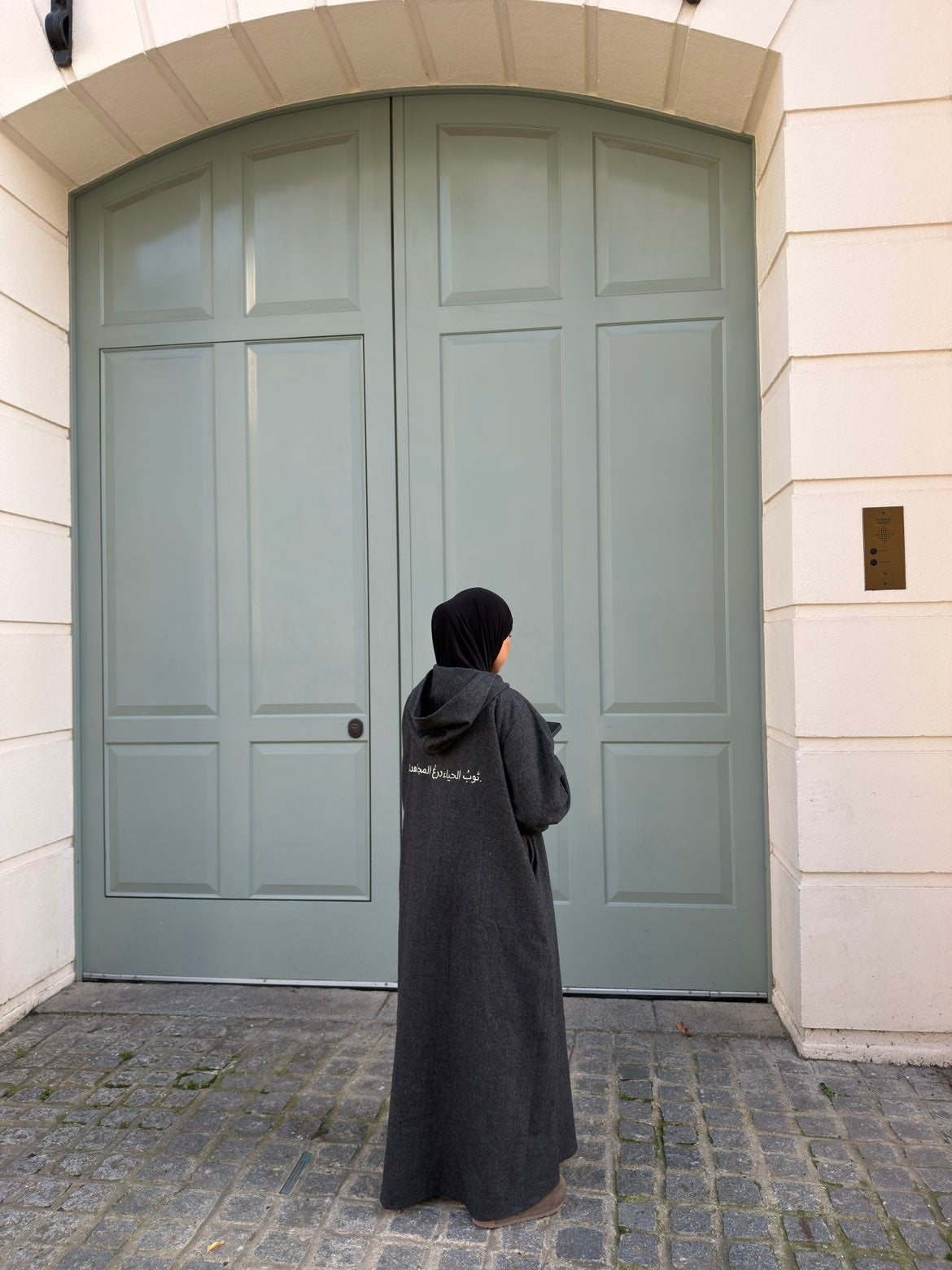 Hooded abaya dark grey