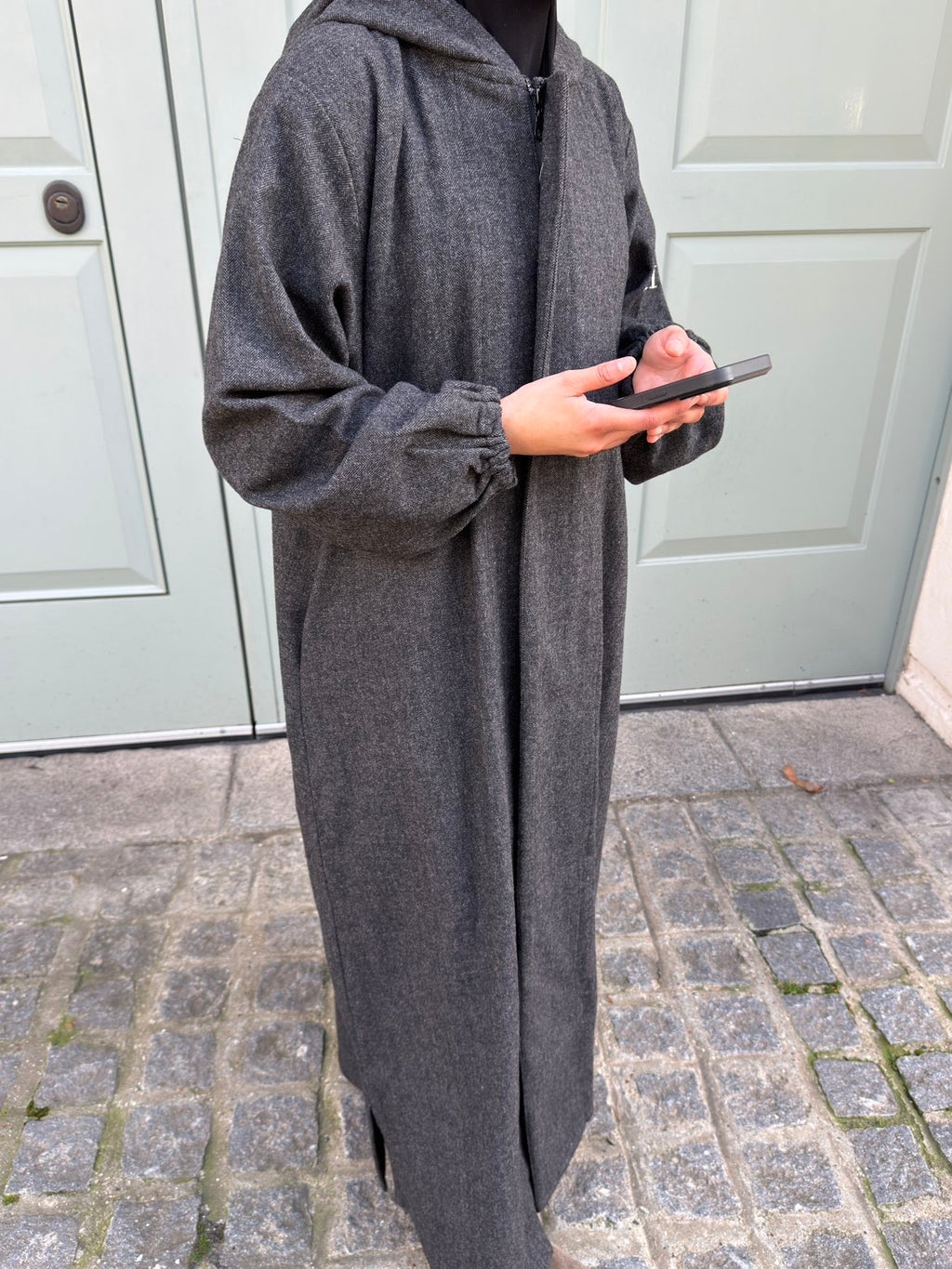 Hooded abaya dark grey