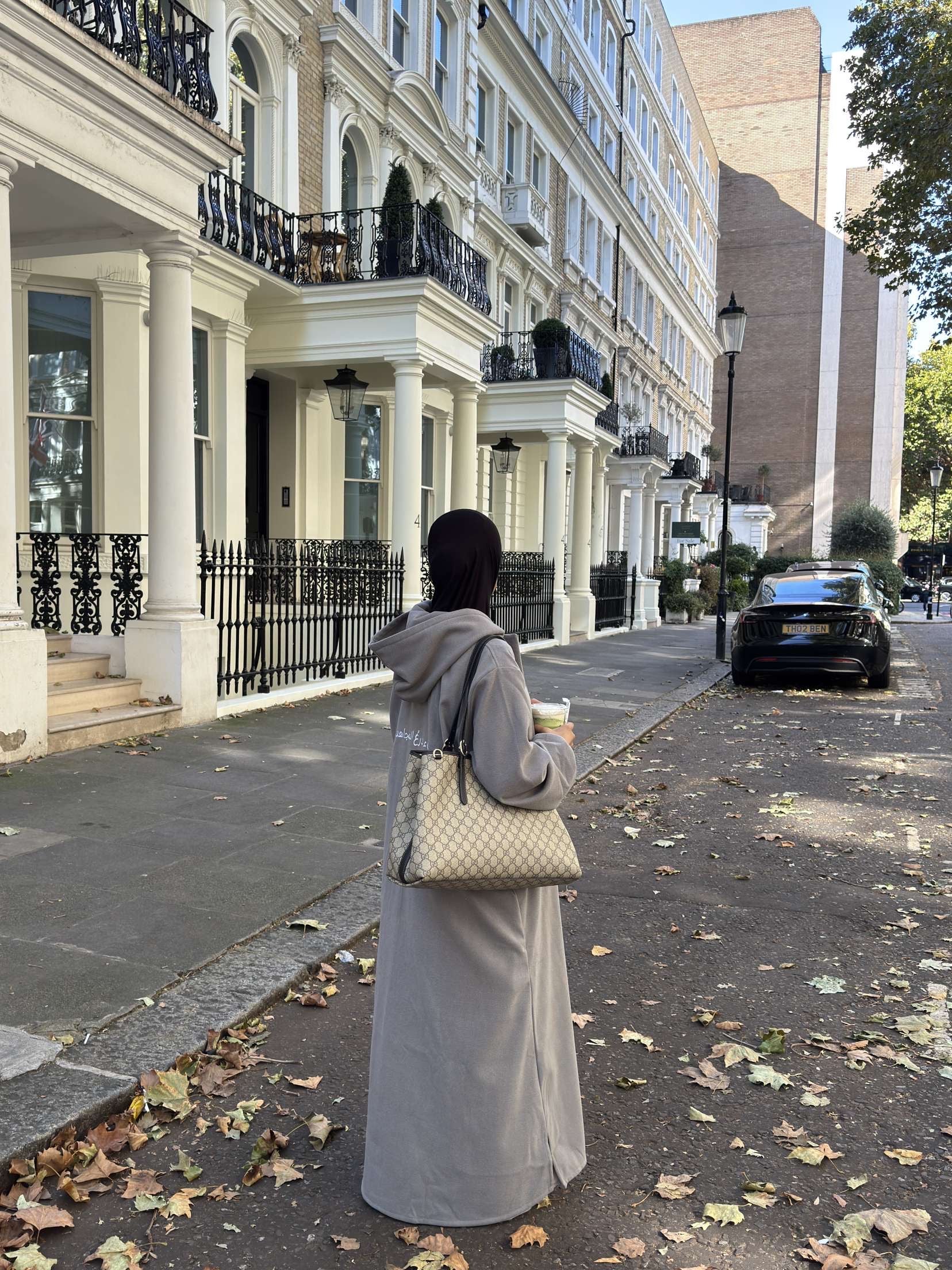 Hooded abaya light grey