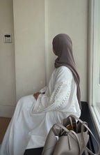 ‘DALIAH’ closed white