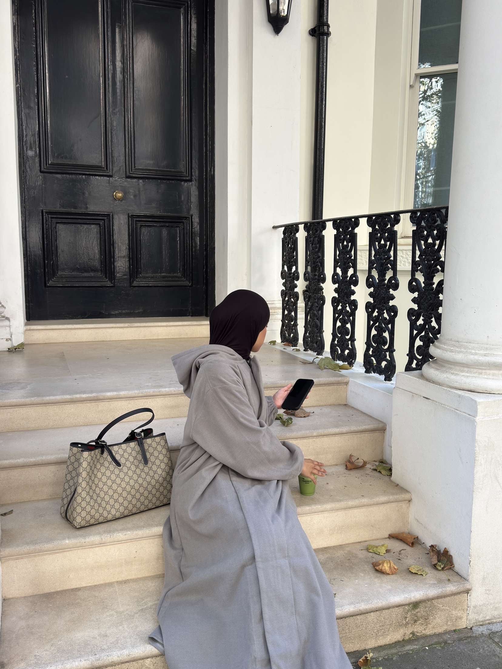 Hooded abaya light grey
