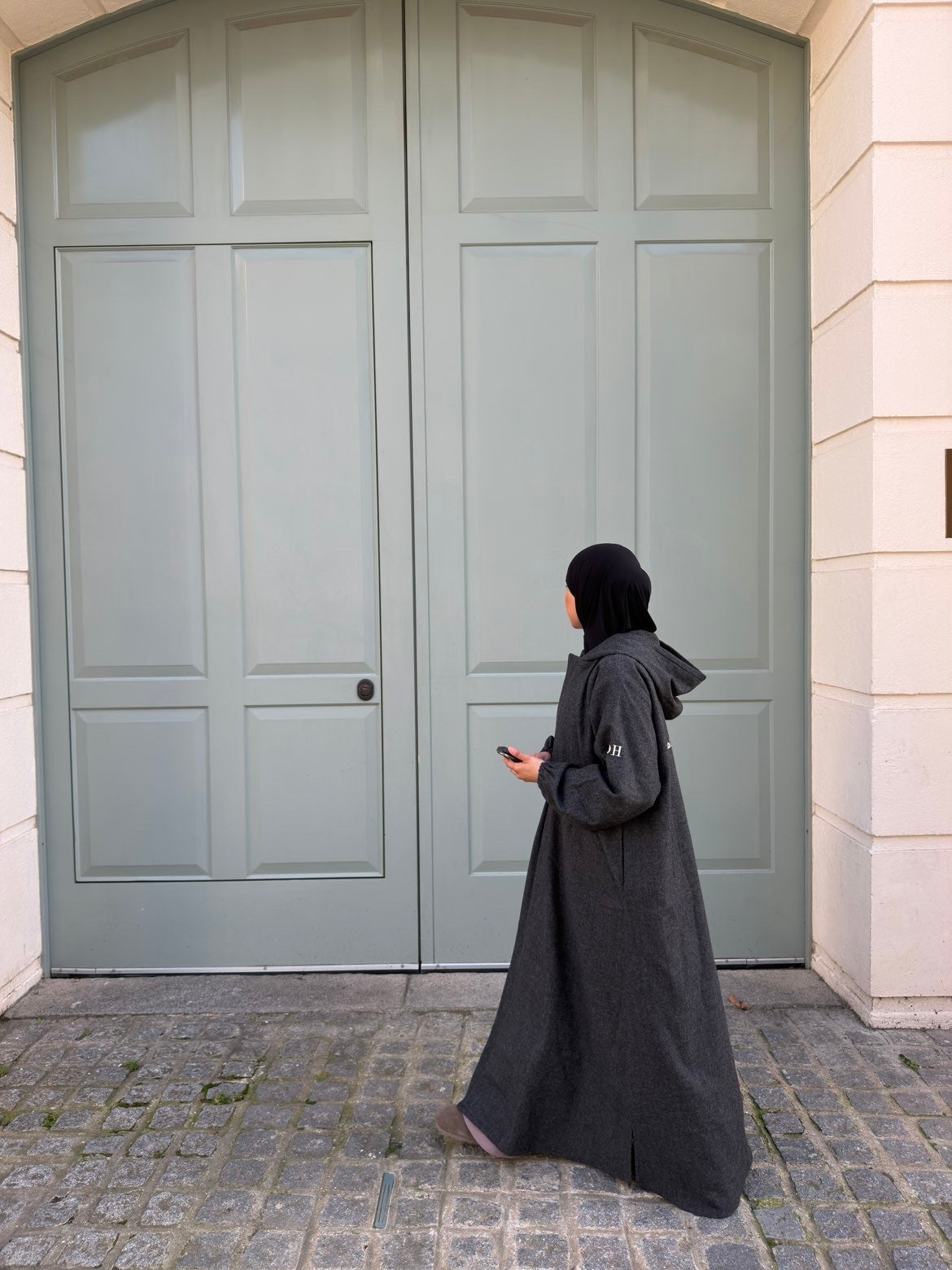 Hooded abaya dark grey