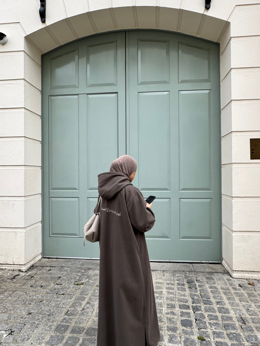 Hooded abaya in brown