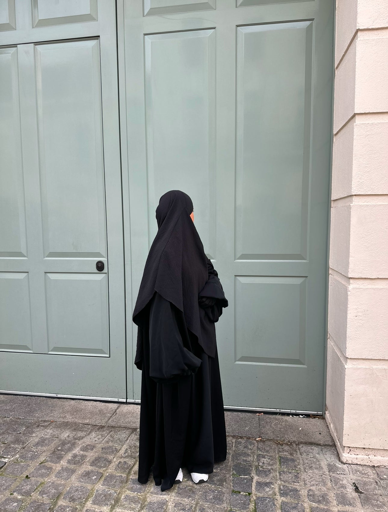 Black balloon sleeve abaya