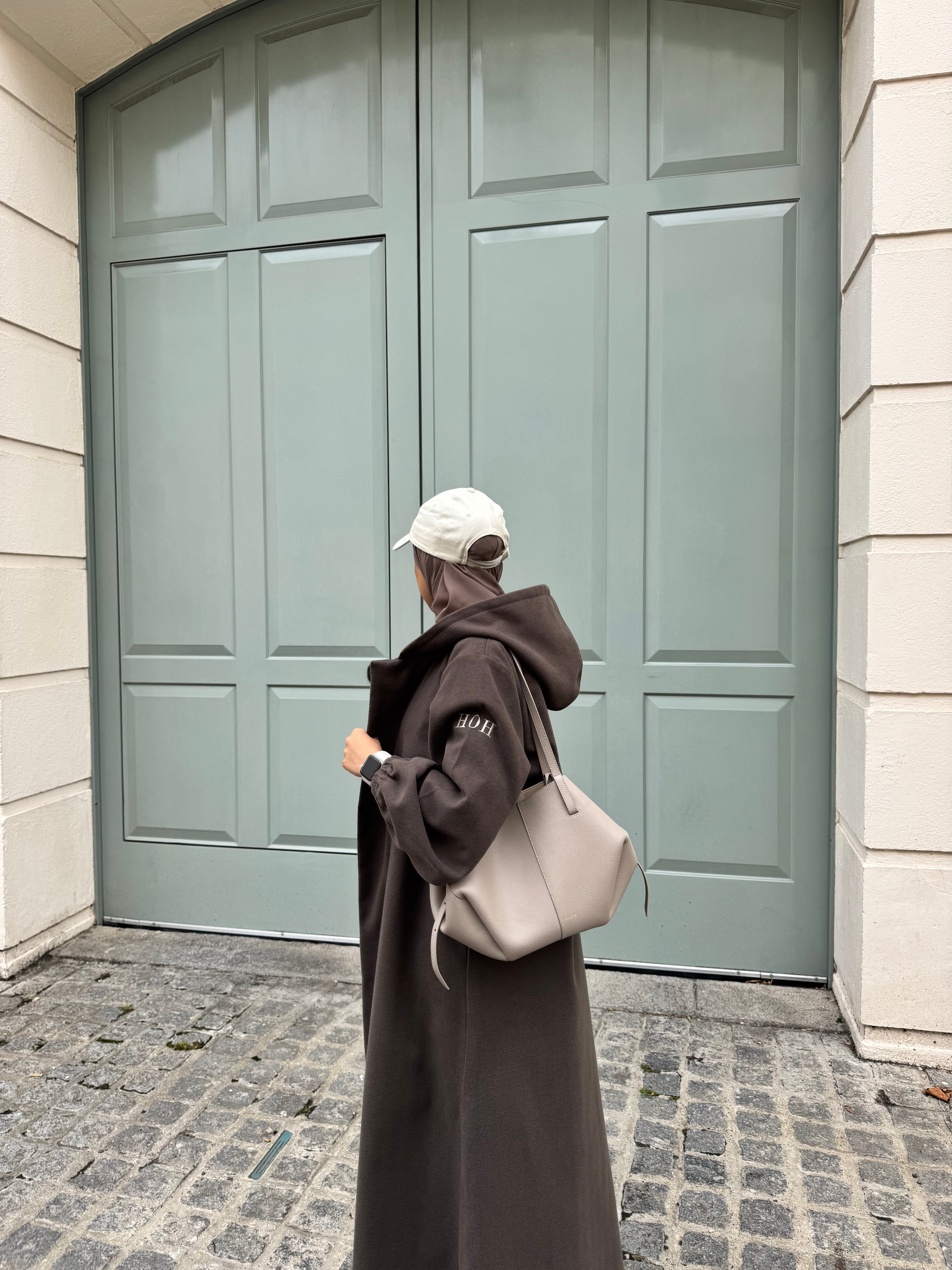 Hooded abaya in brown