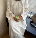 ‘DALIAH’ closed white