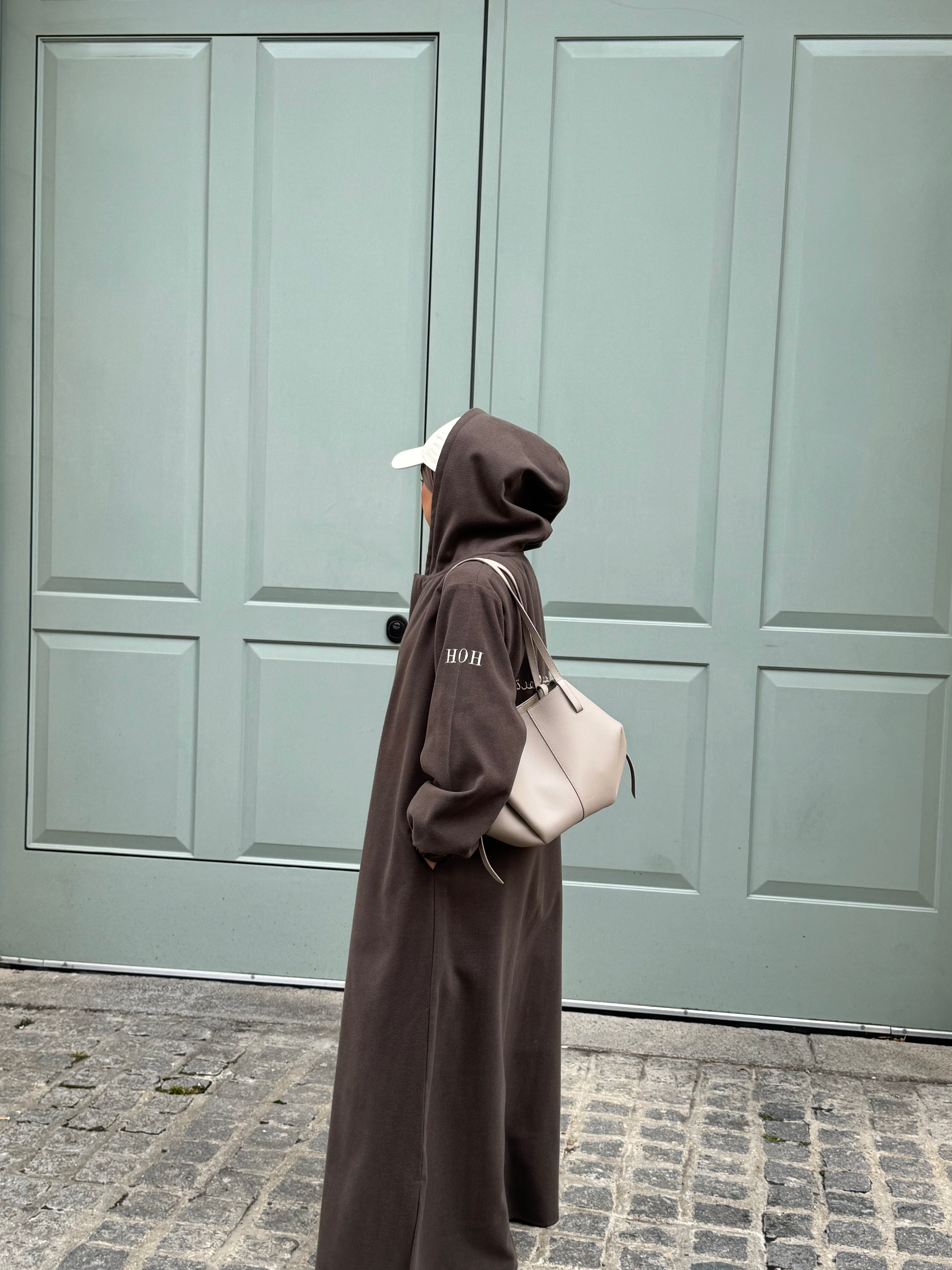 Hooded abaya in brown