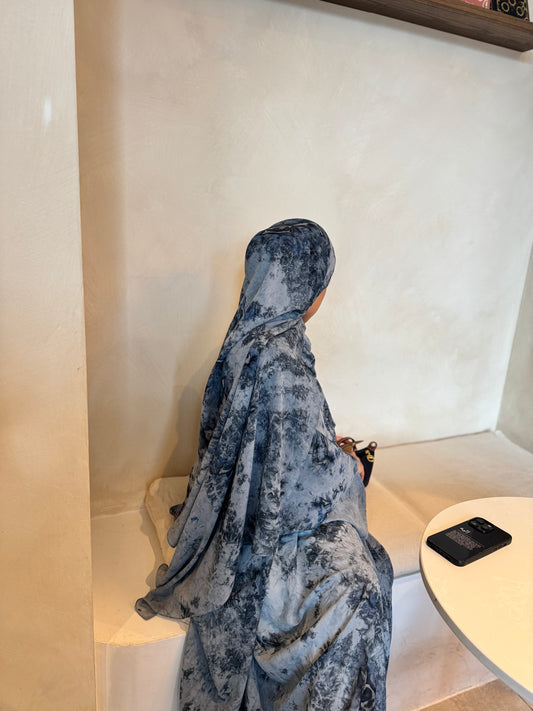 Watercolour abaya in blue