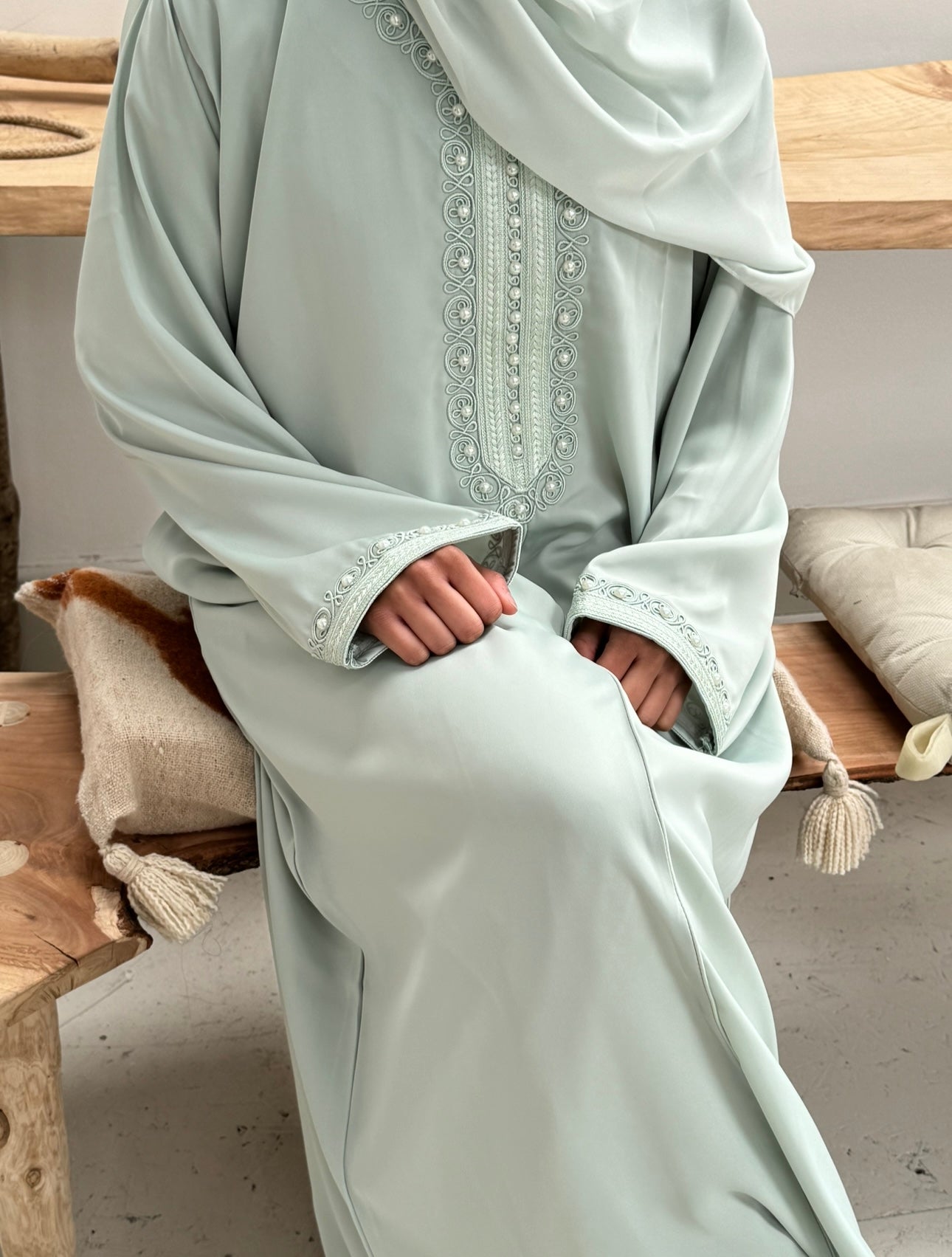 Layali in pastel green