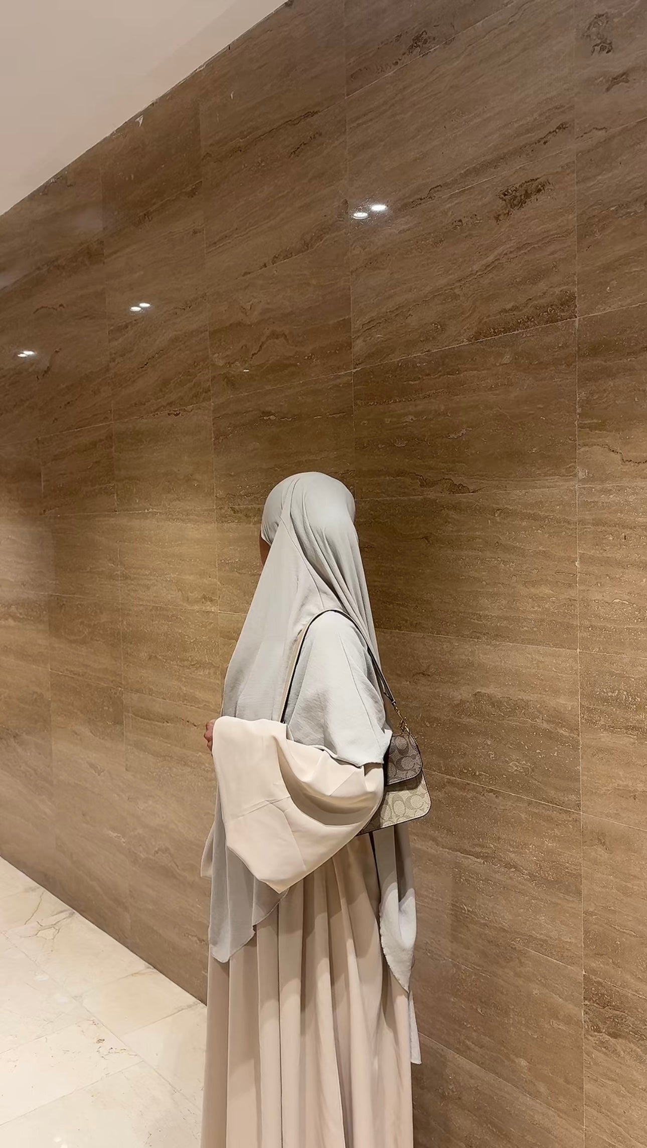 Cream balloon sleeve abaya