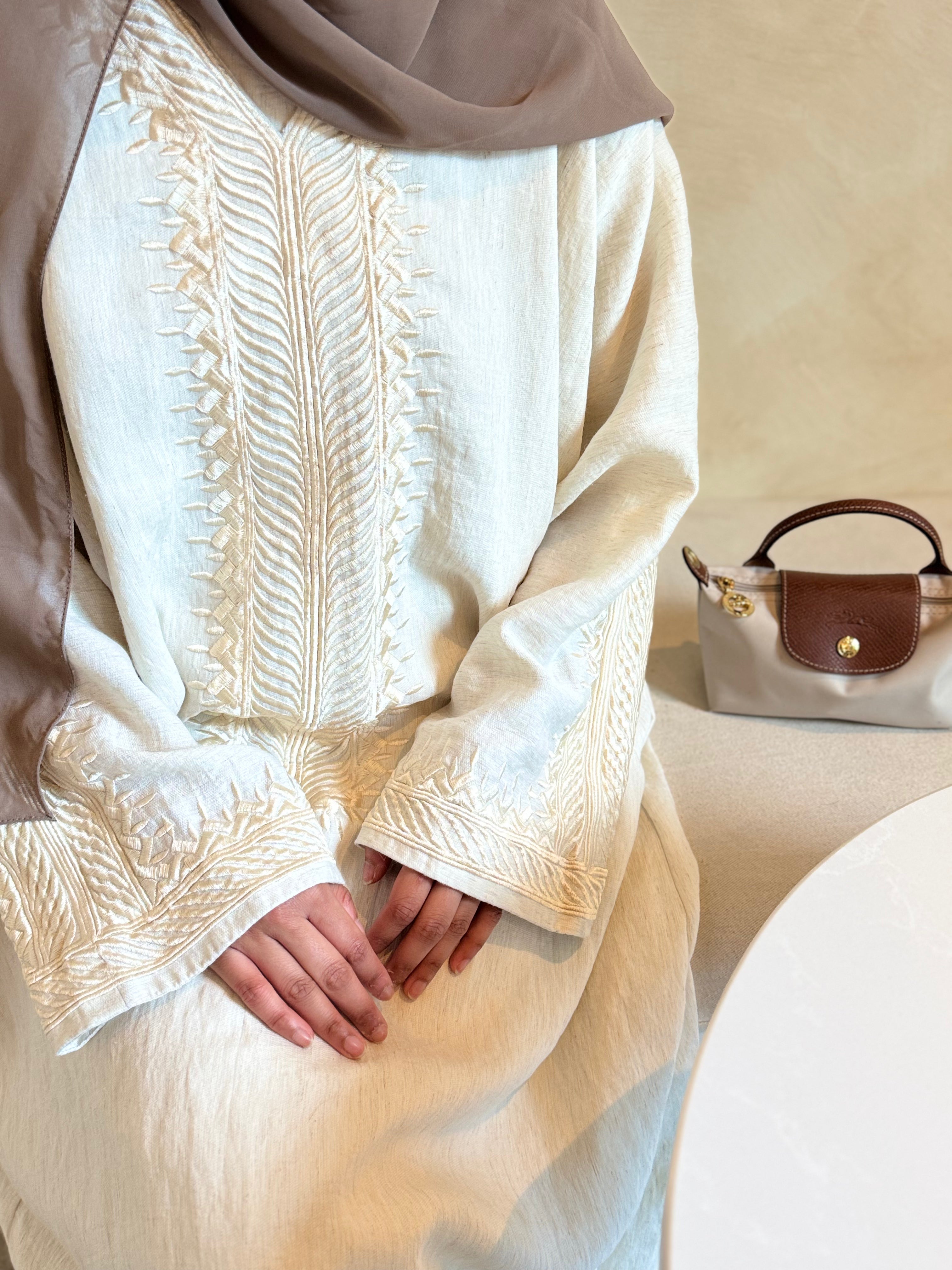 ‘DALIAH’ closed linen abaya