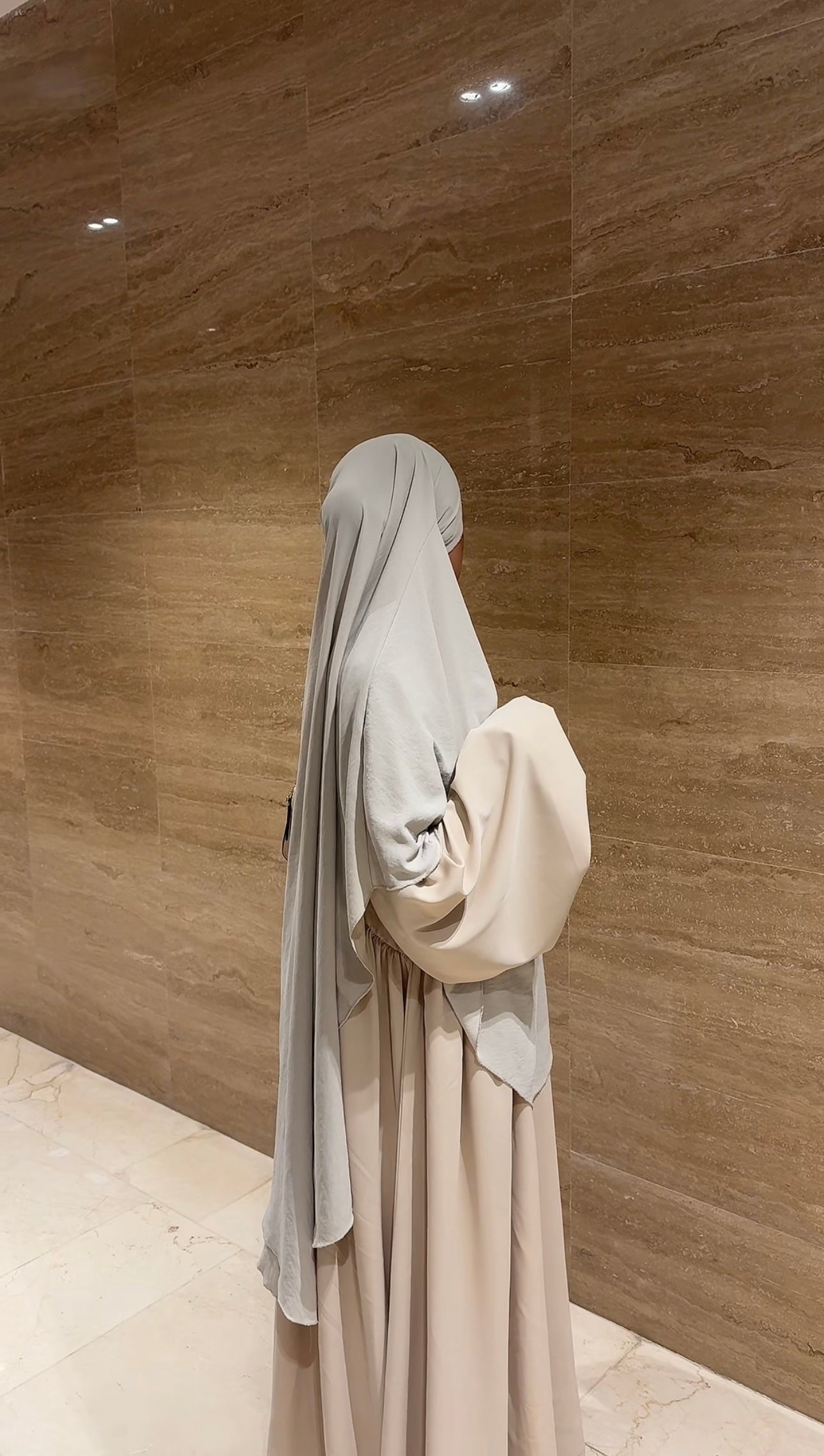 Cream balloon sleeve abaya