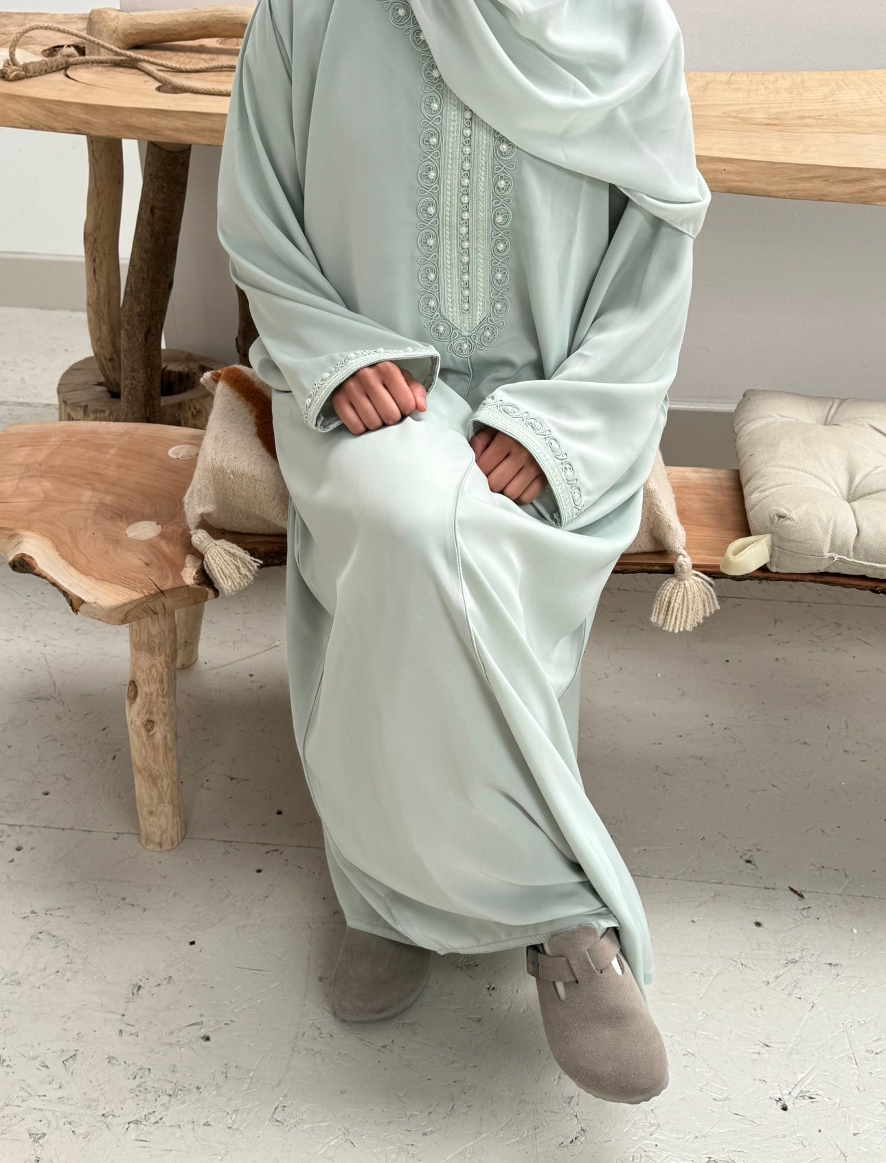 Layali in pastel green